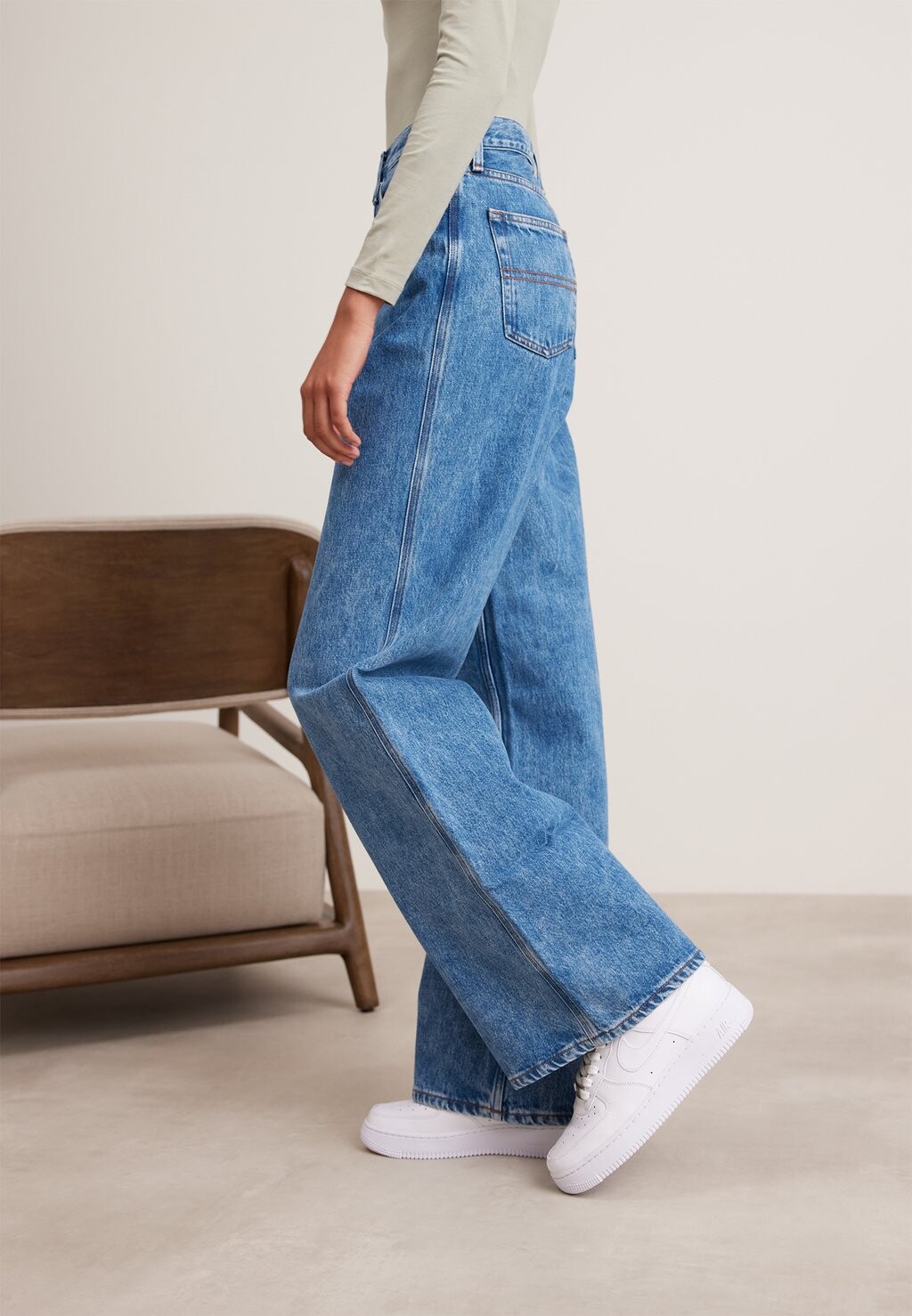 

Джинсы свободного кроя Tommy Jeans