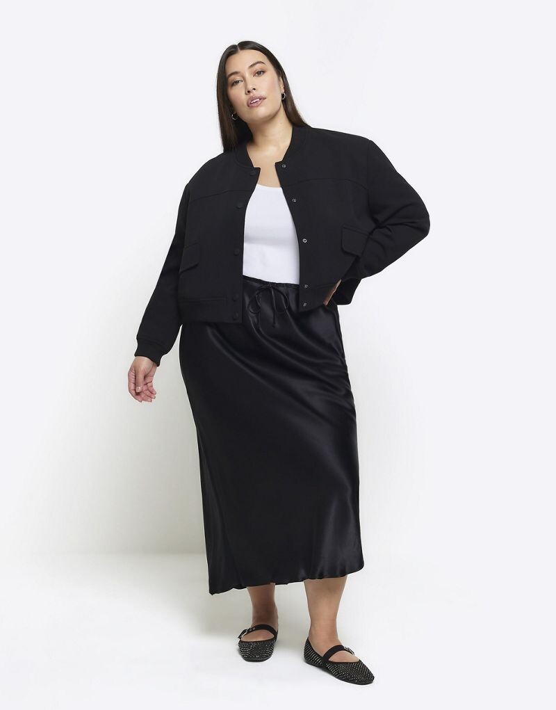 

River Island — черная юбка миди косого кроя, завязываемая на талии