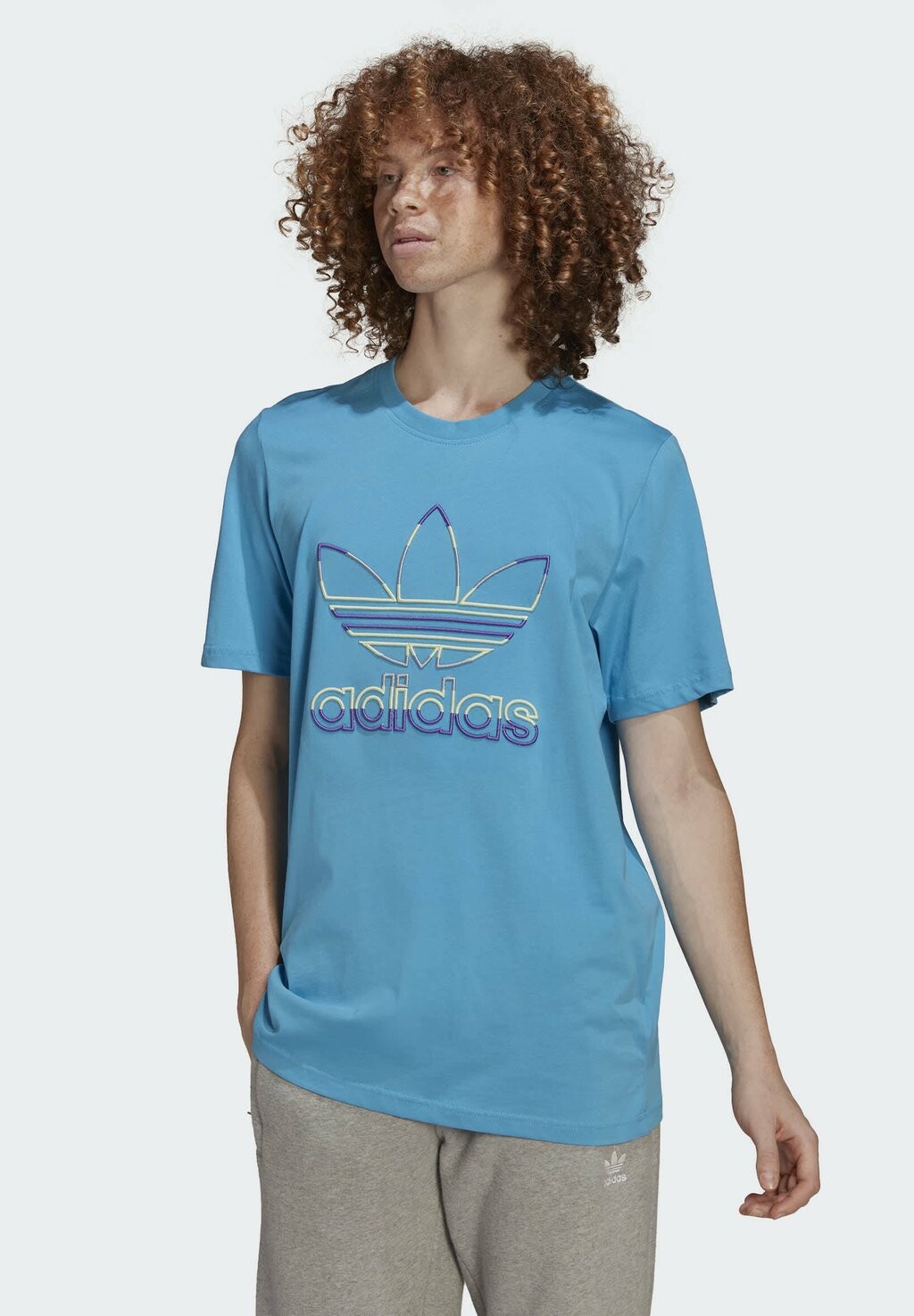 

Футболка с принтом adidas Originals, синий