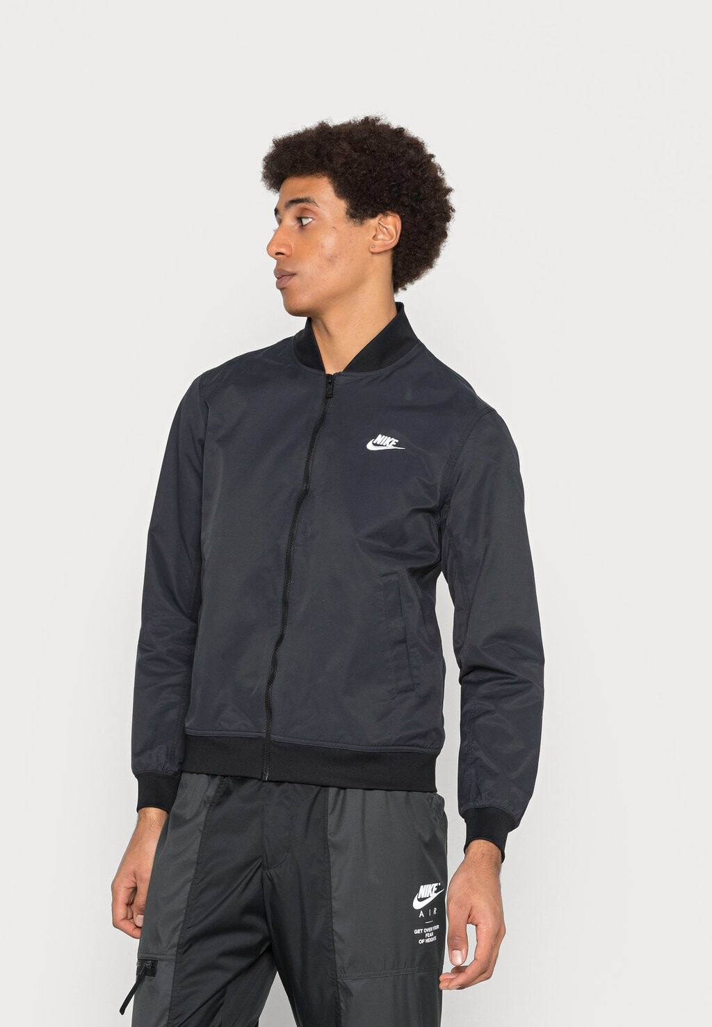 

Бомбер Nike