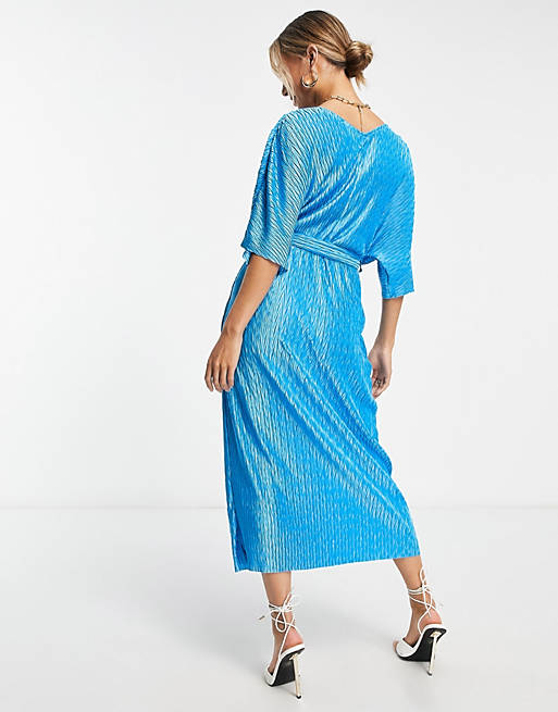 Синее плиссированное платье миди с запахом YAS
