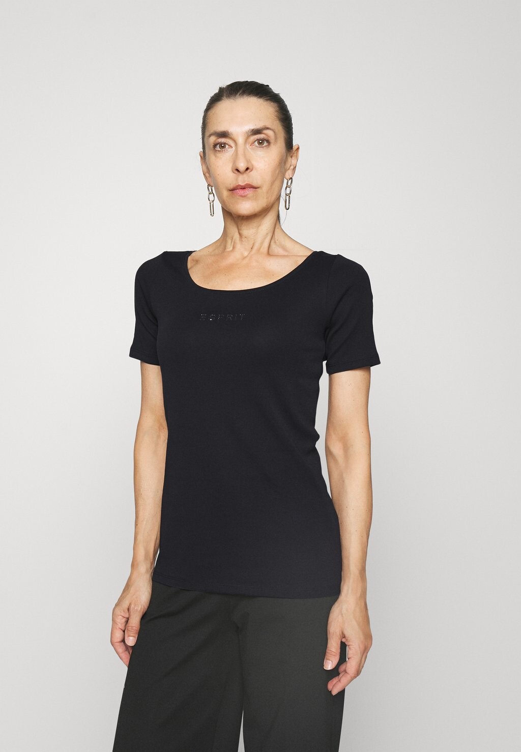 

Футболка с принтом Esprit, черный