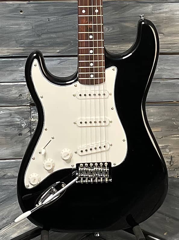 Электрогитара Stagg Left Handed S300 Strat Style Electric Guitar- Black