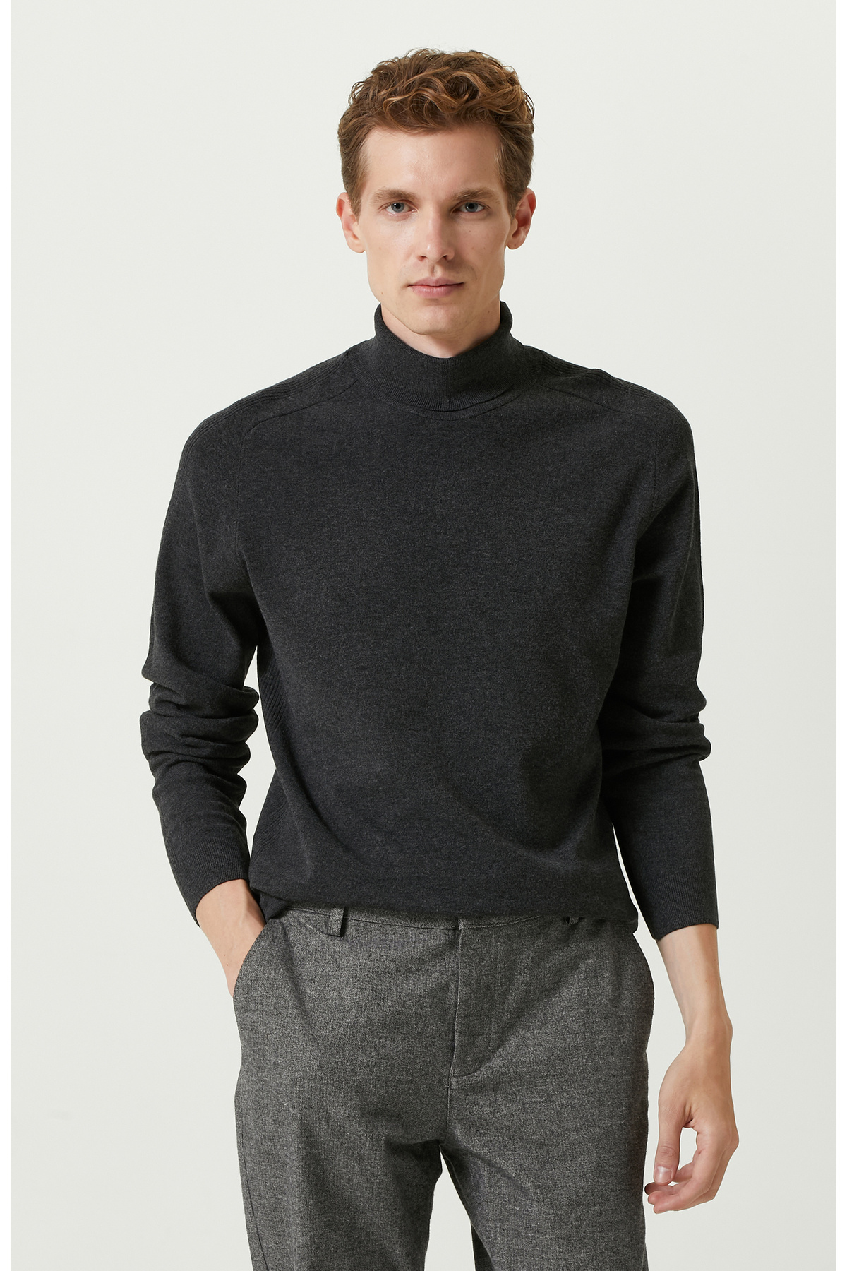Антрацитовый свитер с высоким воротником Network, серый