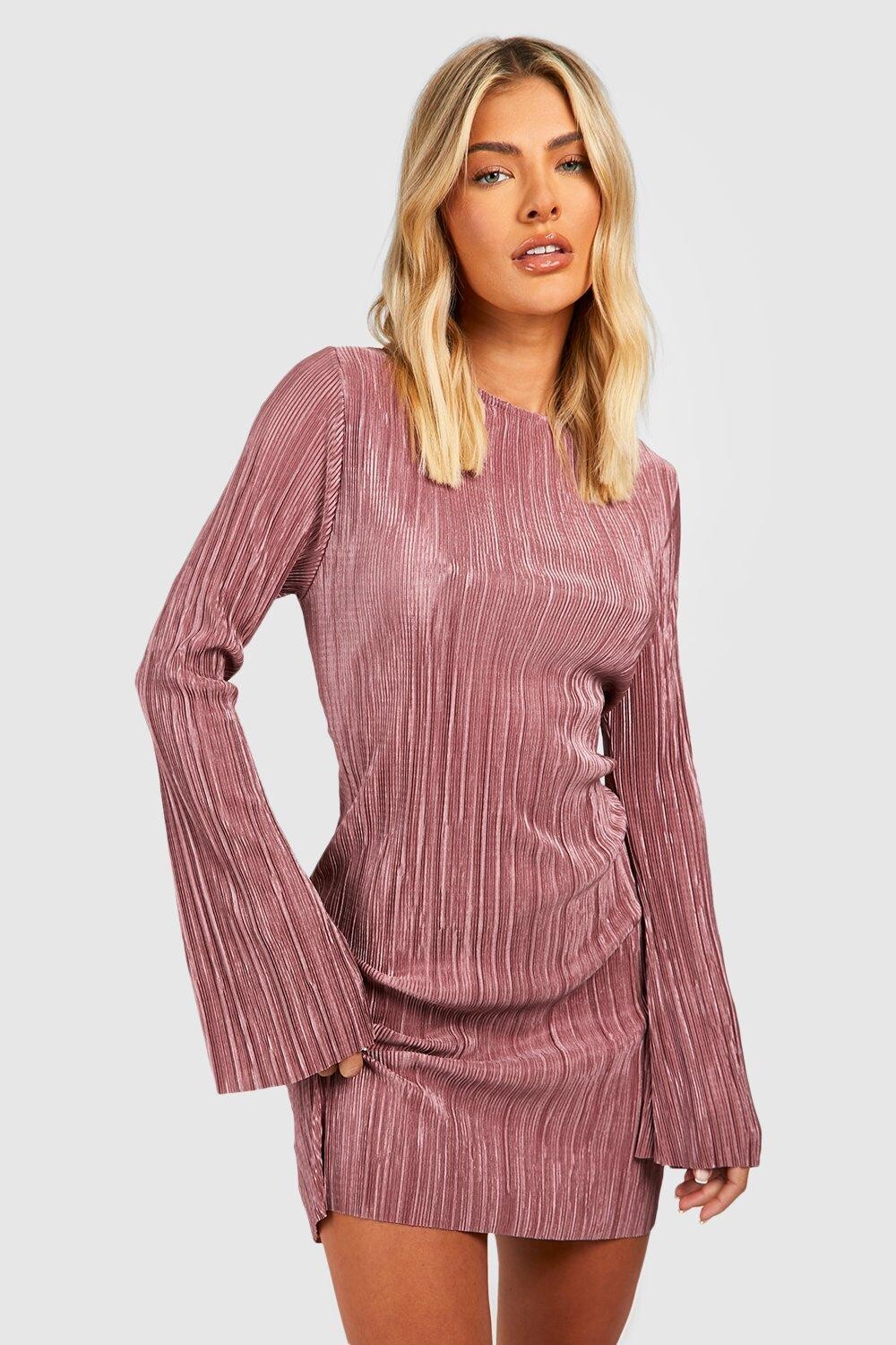 

Платье прямого кроя с плиссированными расклешенными рукавами boohoo, бронза