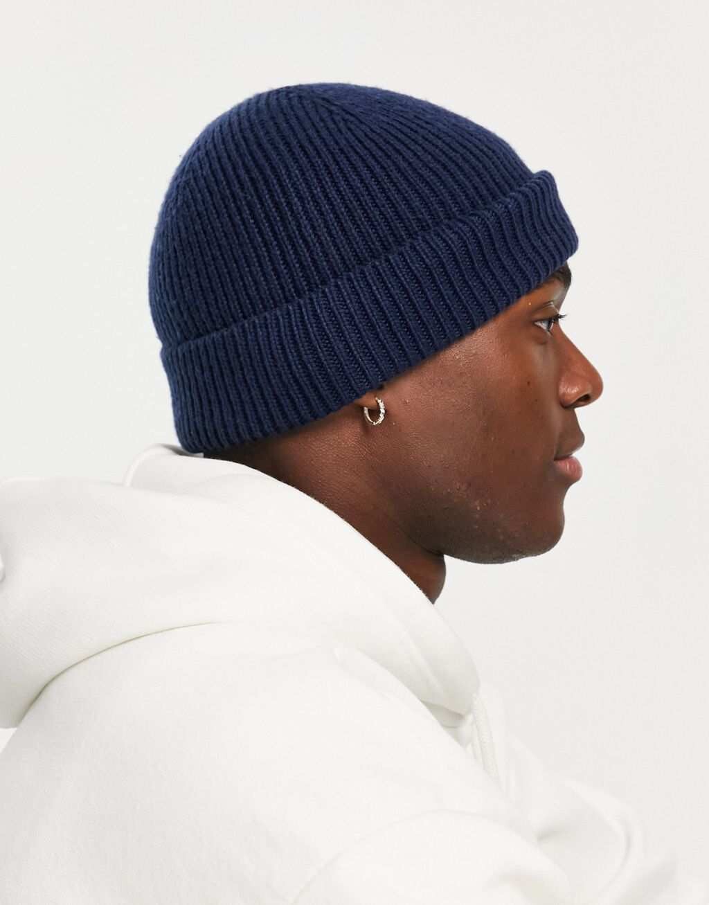 

Темно-синяя шапка в рубчик в рубчик ASOS DESIGN