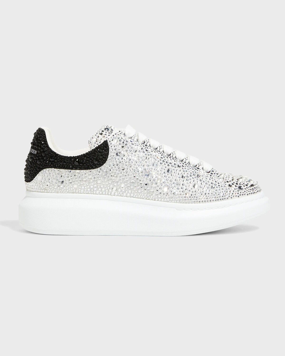 

Мужские кроссовки оверсайз, украшенные кристаллами Alexander McQueen, цвет White/Black