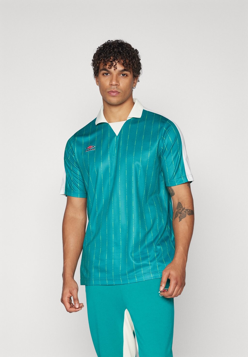 

Футболка с принтом LINEAR PRINT Umbro, цвет quetzal green/papyrus/vibrant green