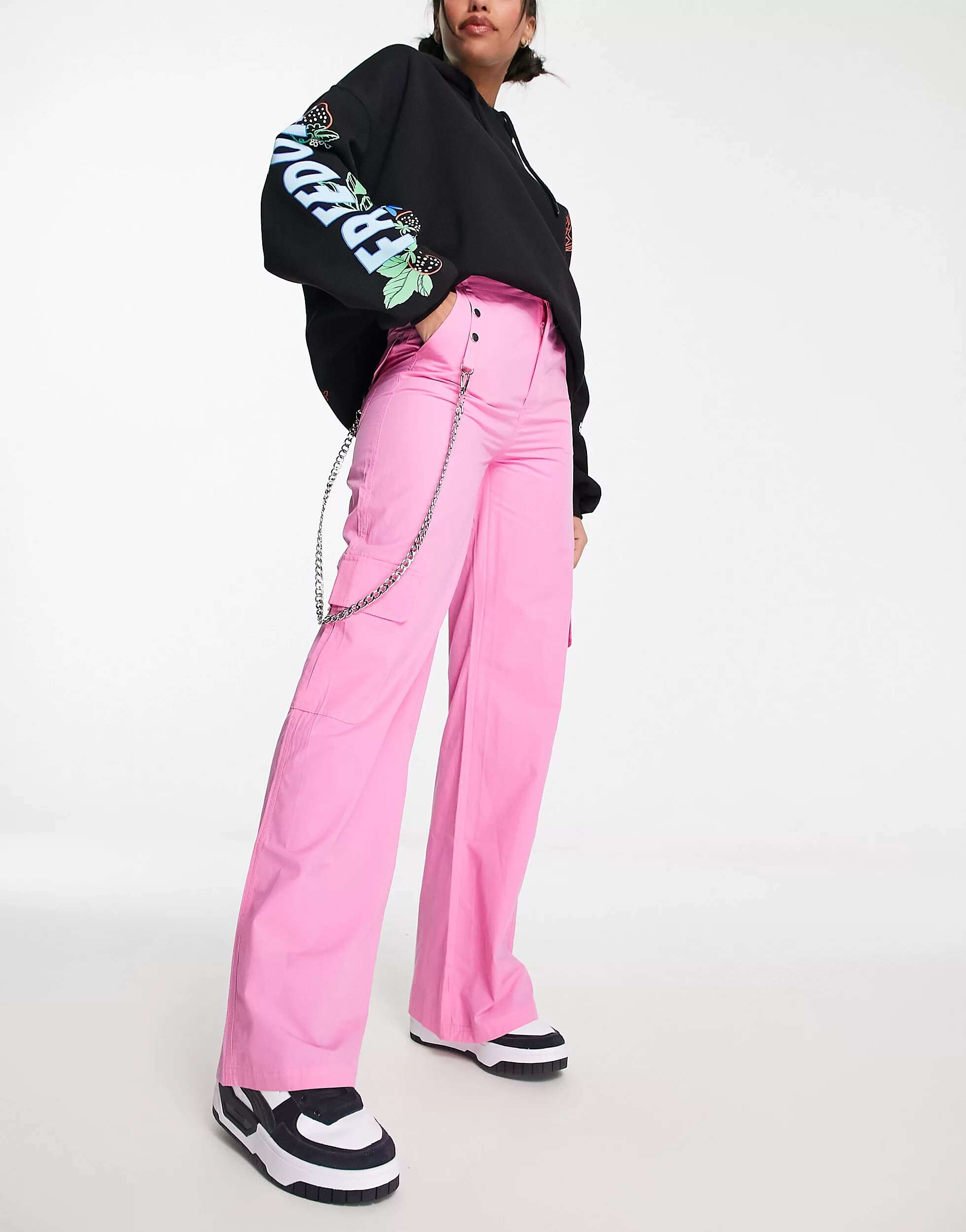 Розовые широкие брюки карго Heartbreak со съемной цепочкой наножники sitabella со съемной цепочкой – черный
