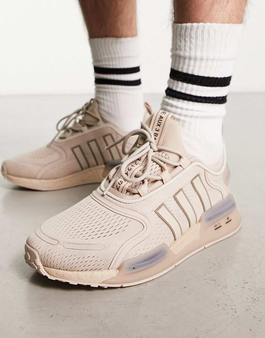 

Бежевые кроссовки adidas Originals NMD_V3