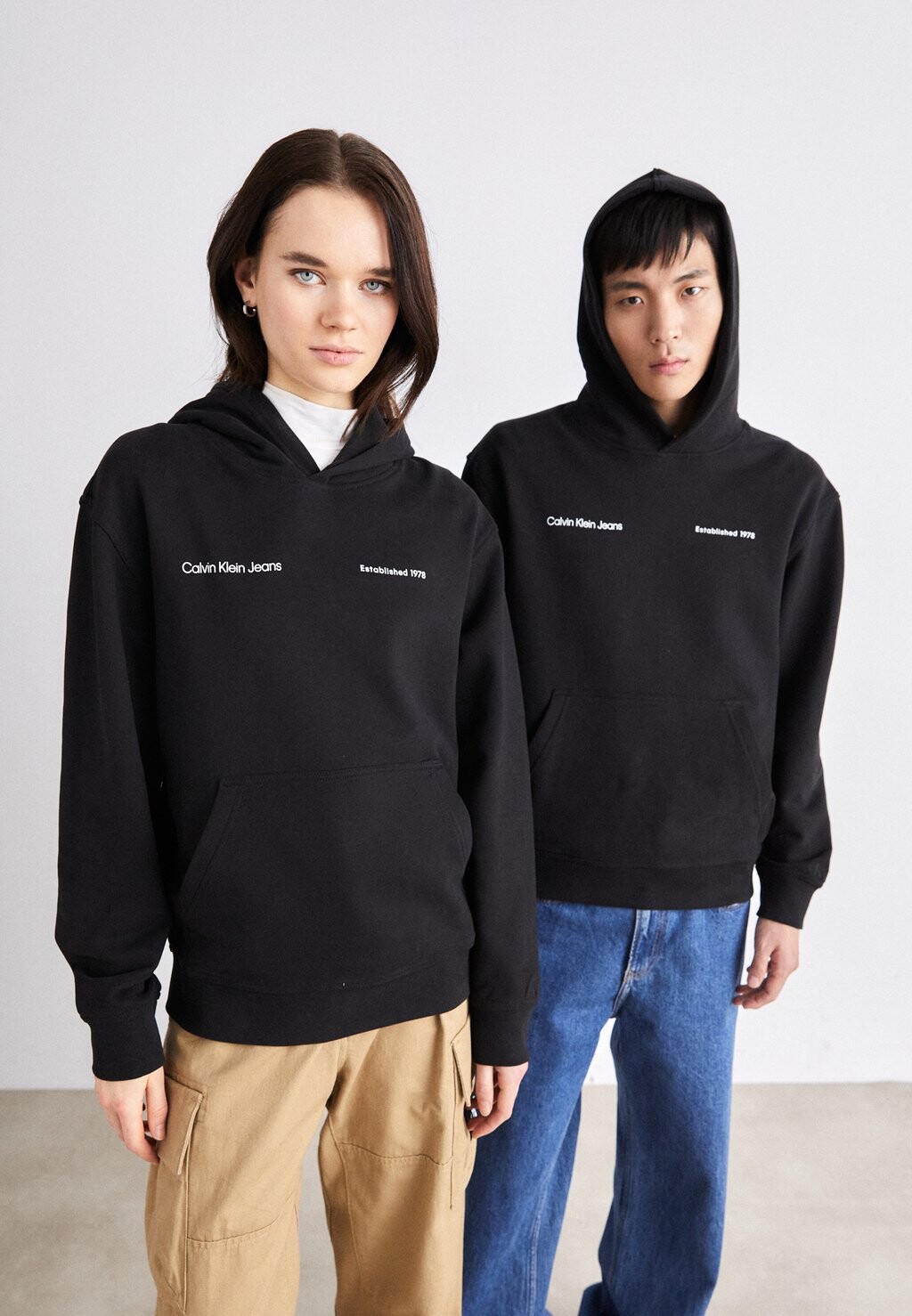 

Толстовка с капюшоном UNISEX Calvin Klein Jeans, черный