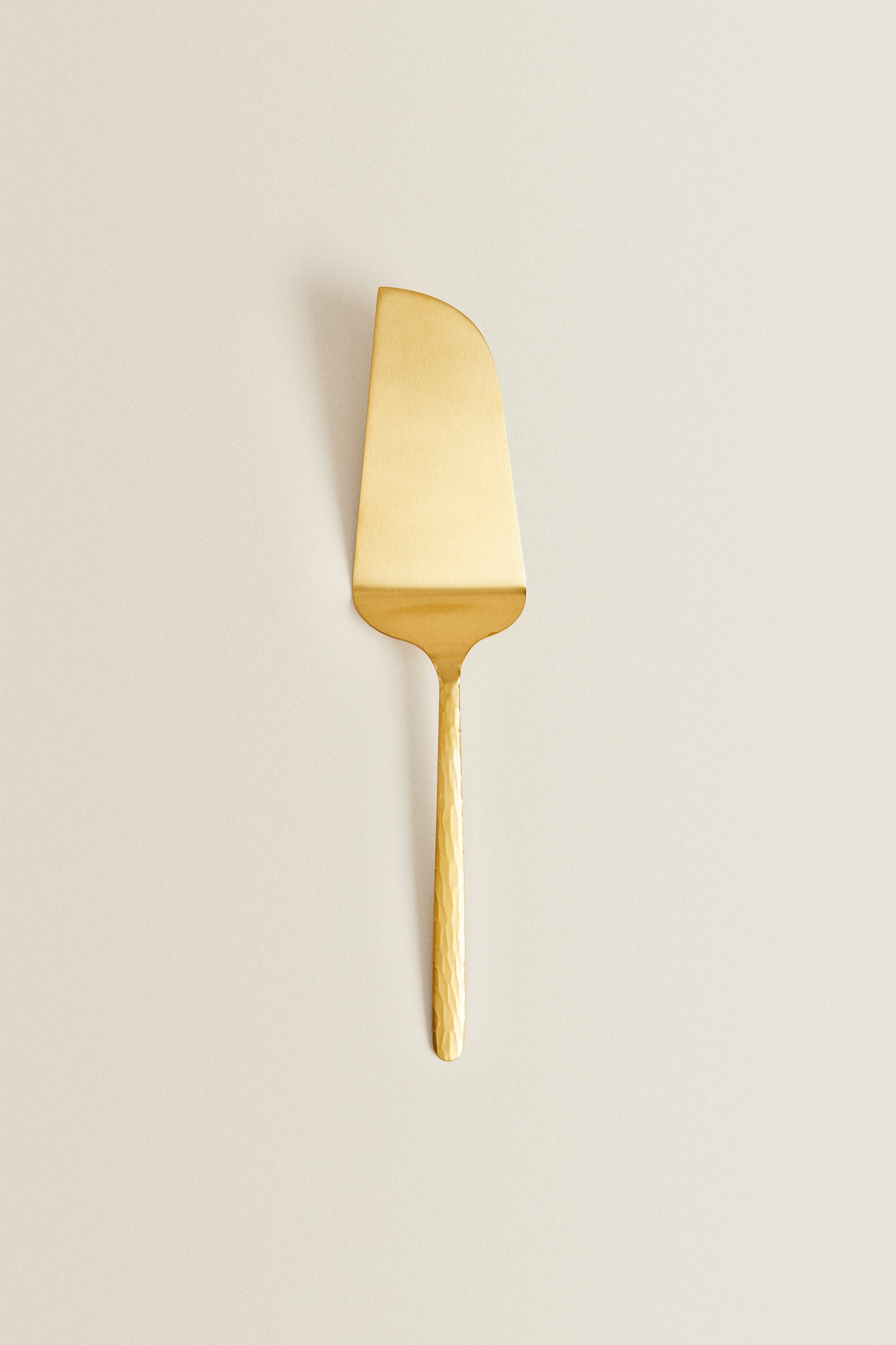 Ломтик торта с чеканной ручкой Zara, золото женская футболка с длинным рукавом и v образным вырезом