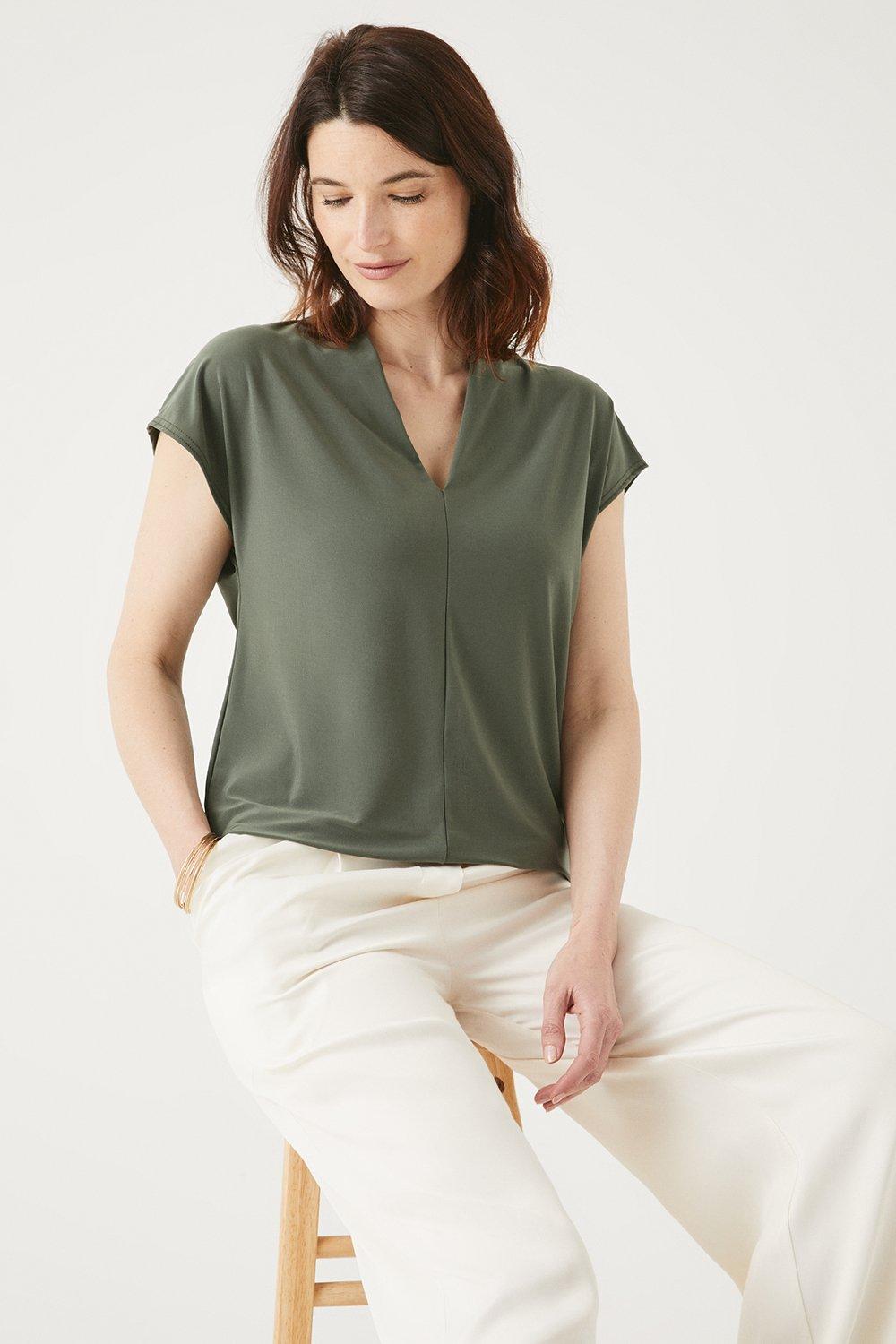 Блуза с V-образным вырезом и короткими рукавами Debenhams, хаки