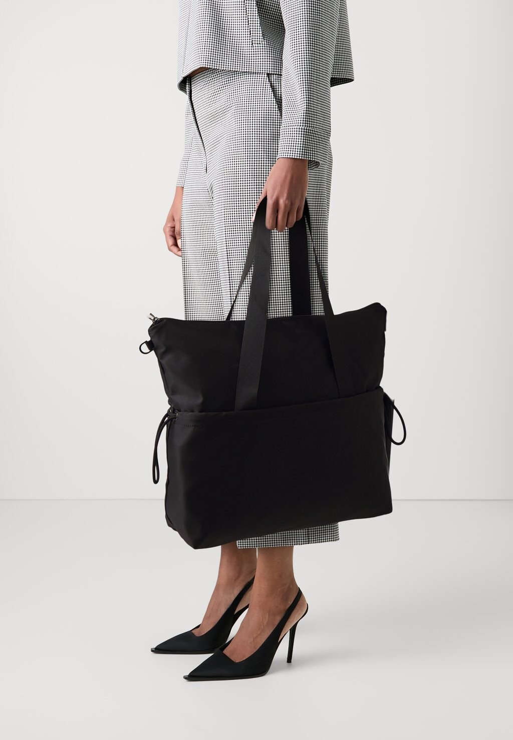 

Сумка-тоут DAILY MATTE TWILL HVISK, черный