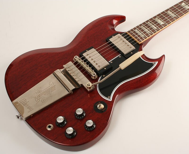 

Электрогитара Gibson Custom Shop 1964 SG Standard Reissue w/ Maestro Vibrola VOS Cherry Red 302794