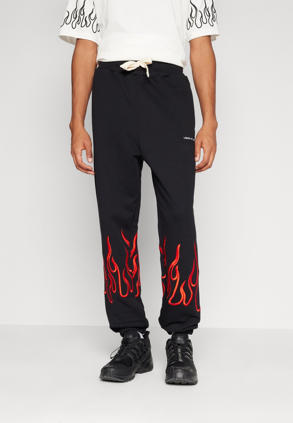 Брюки спортивные PANTS EMBROIDERED FLAMES , цвет black/red Vision of Super