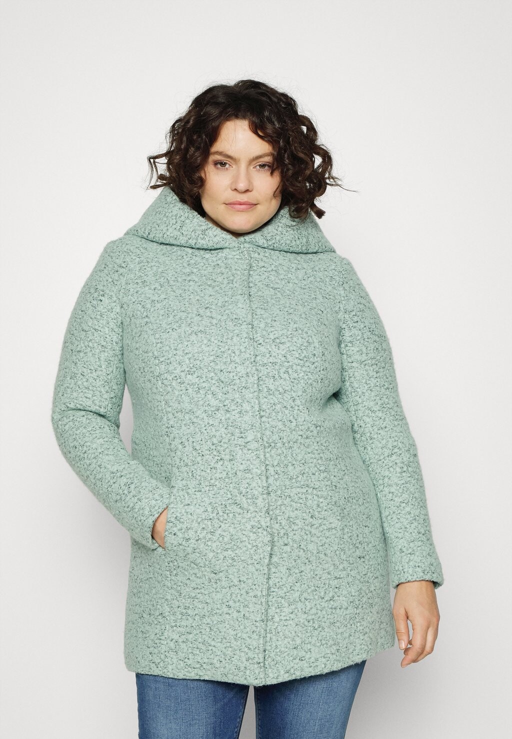 

Пальто ONLY Carmakoma CARNEWSEDONA, цвет frosty green