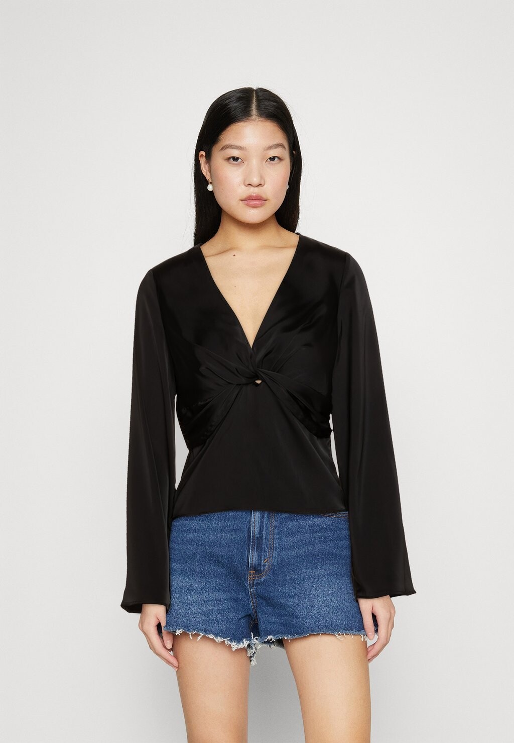 

Блуза Gina Tricot, черный