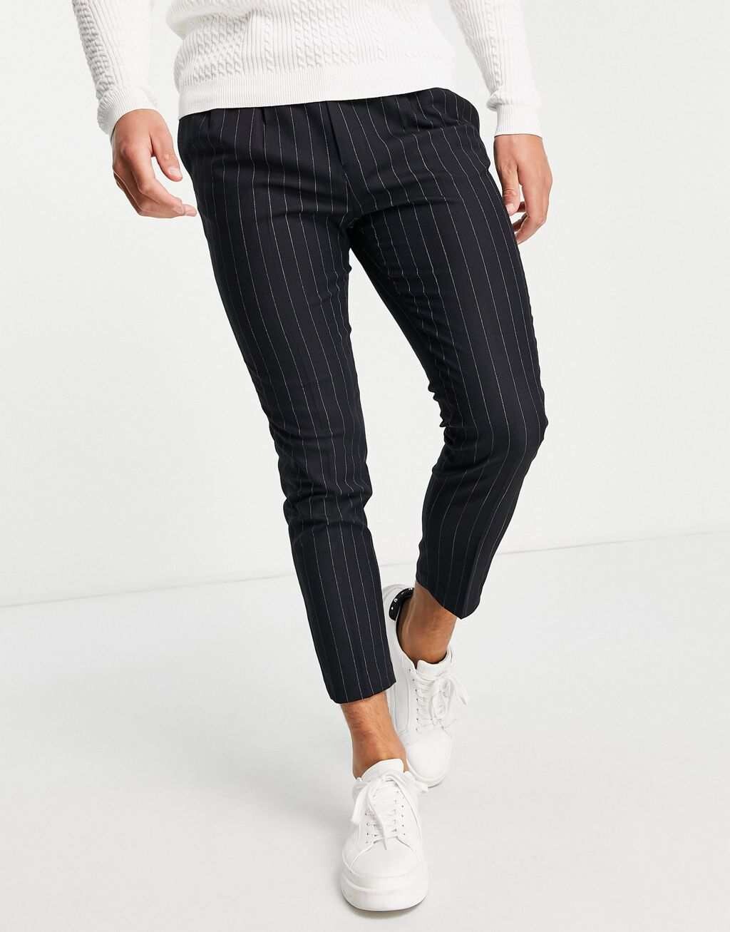 

Темно-синие зауженные брюки в полоску ASOS DESIGN