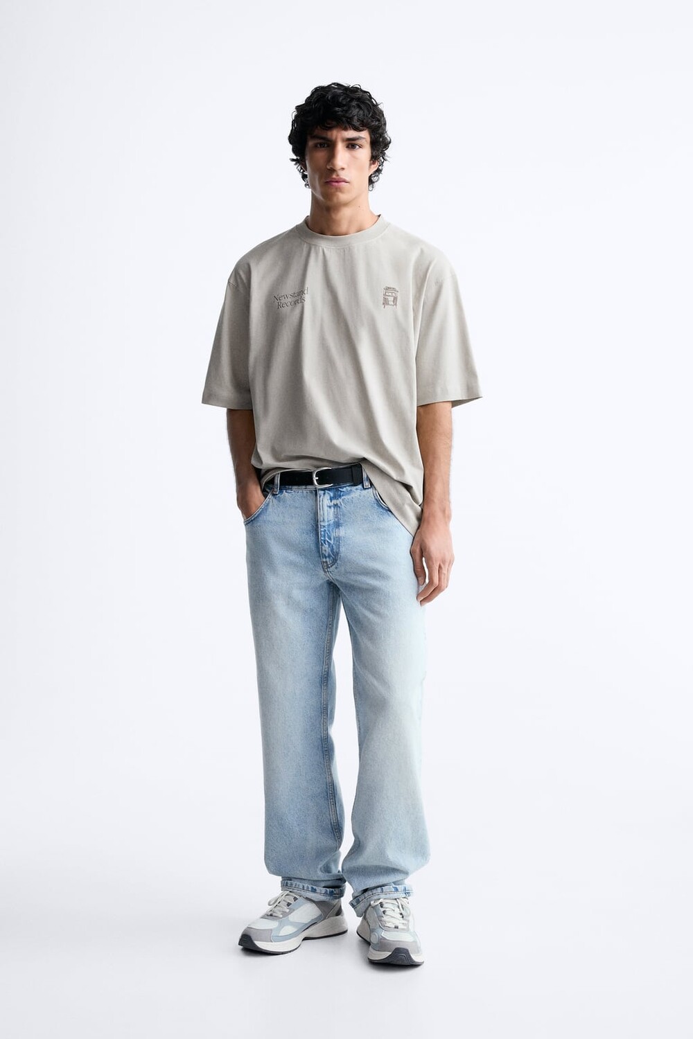 

Футболка с контрастным принтом ZARA, холодный