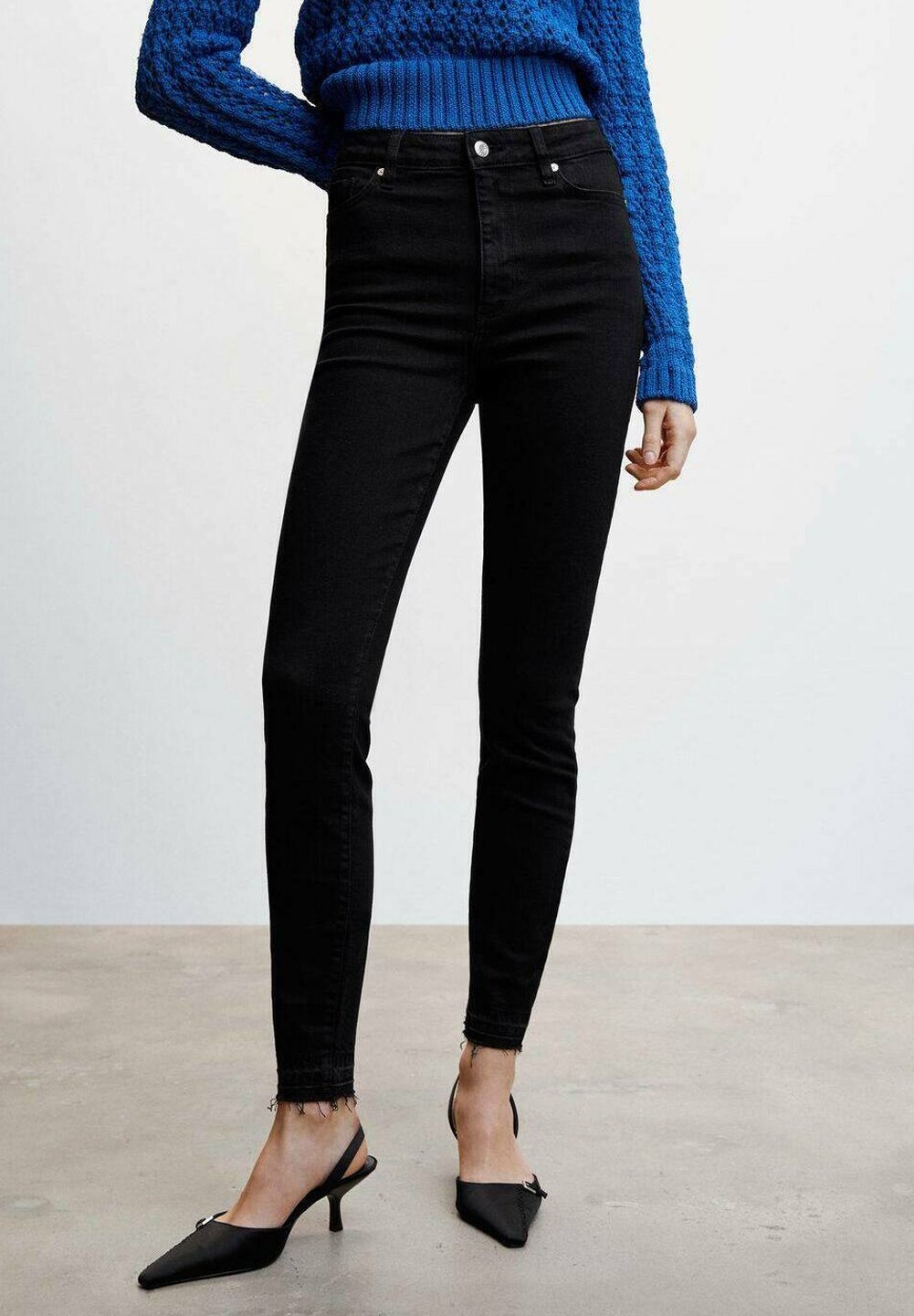 

Джинсы Skinny Fit Mango