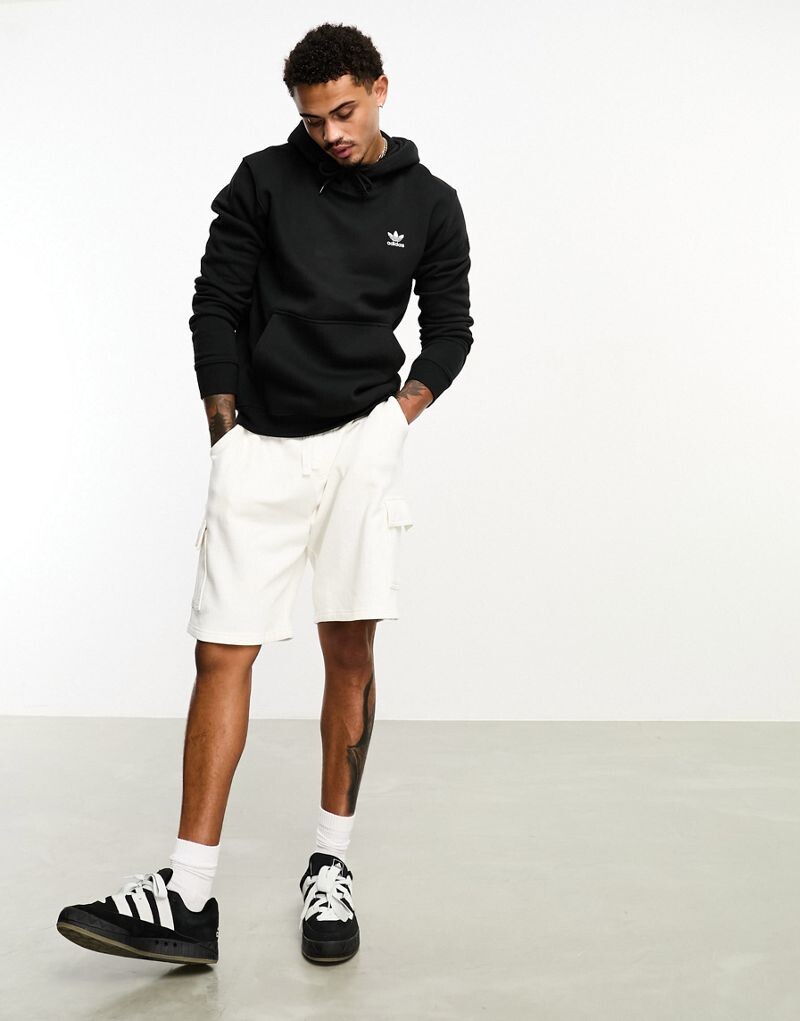 

Черная худи с мини-логотипом на груди adidas Essential
