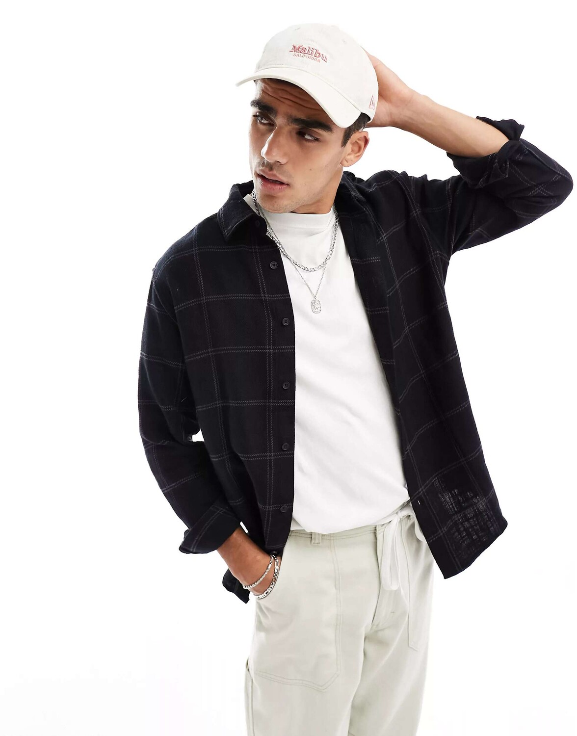 

Черная рубашка в клетку Pull&Bear