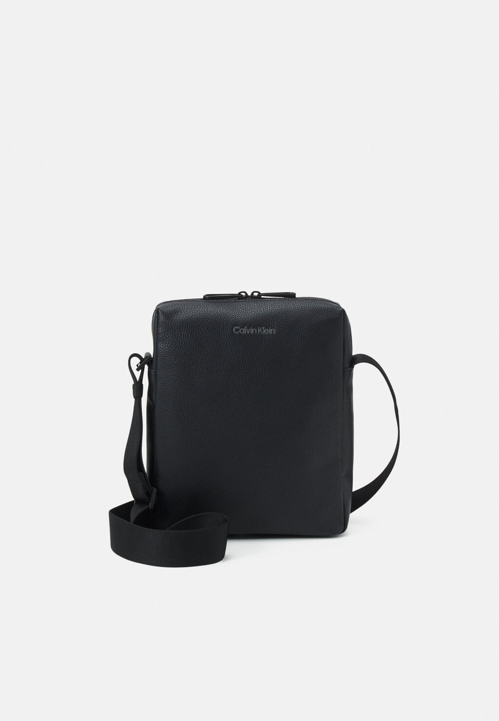 

Сумка через плечо Calvin Klein, черный