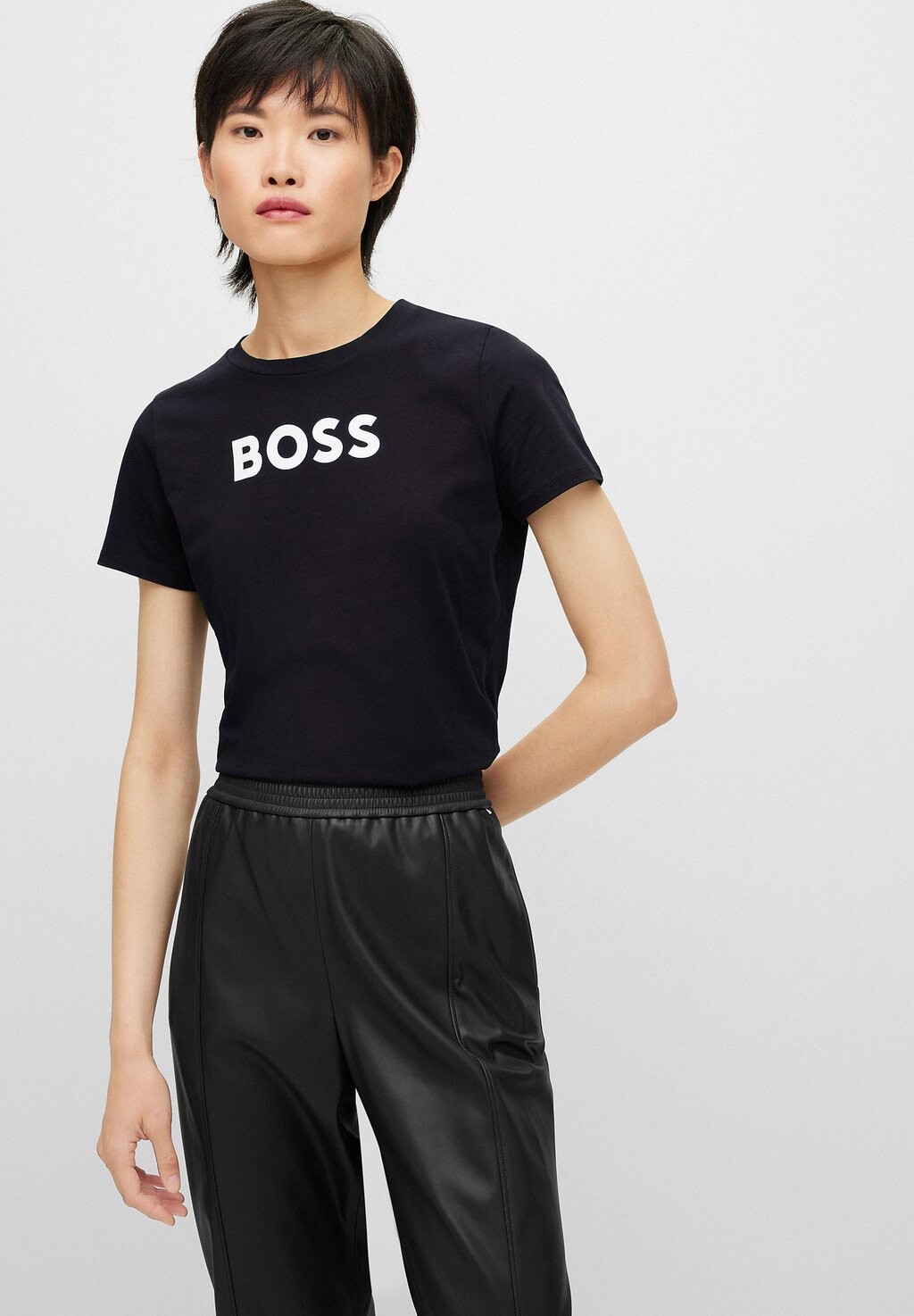 

Футболка с принтом BOSS, черный