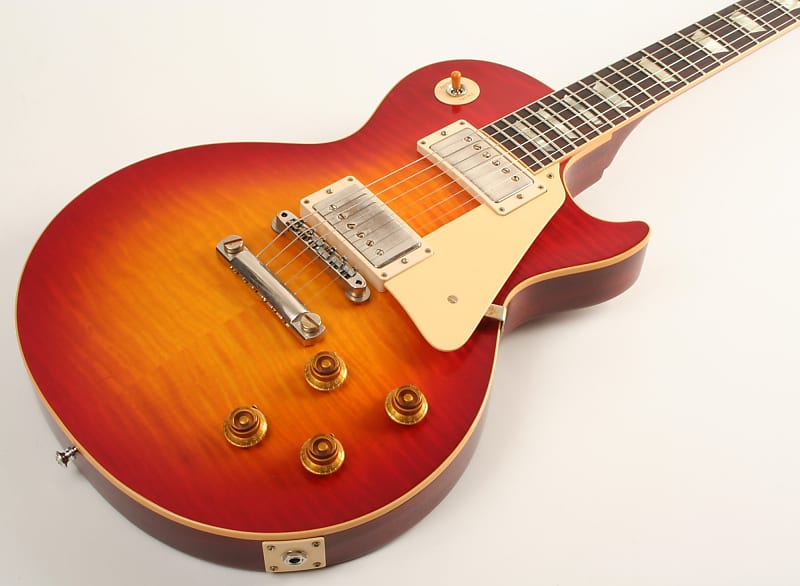 

Электрогитара Gibson Custom Shop 1959 Les Paul Standard Reissue VOS Washed Cherry Burst 932550