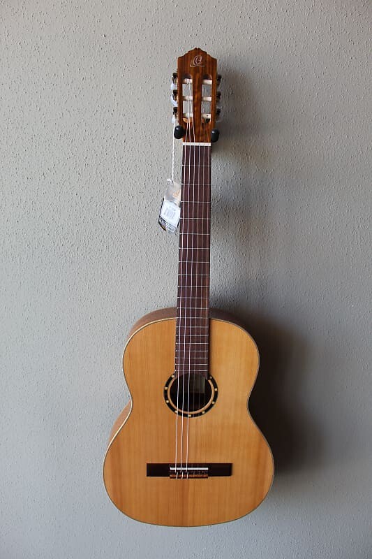 

Акустическая гитара Brand New Ortega R122G Full Size Nylon String Classical Guitar with Deluxe Gig Bag