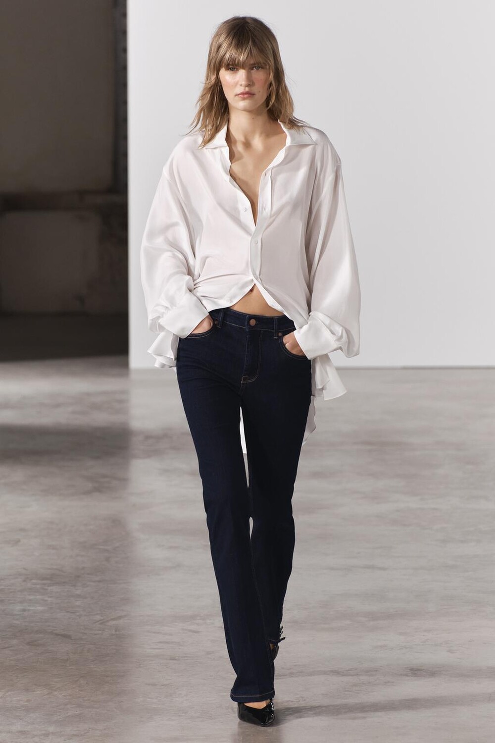 

Джинсы boot cut средней посадкой ZARA, синий