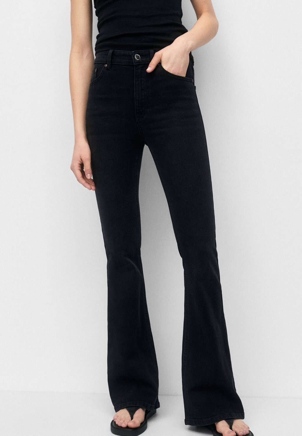 

Джинсы клеш PULL&BEAR, черный