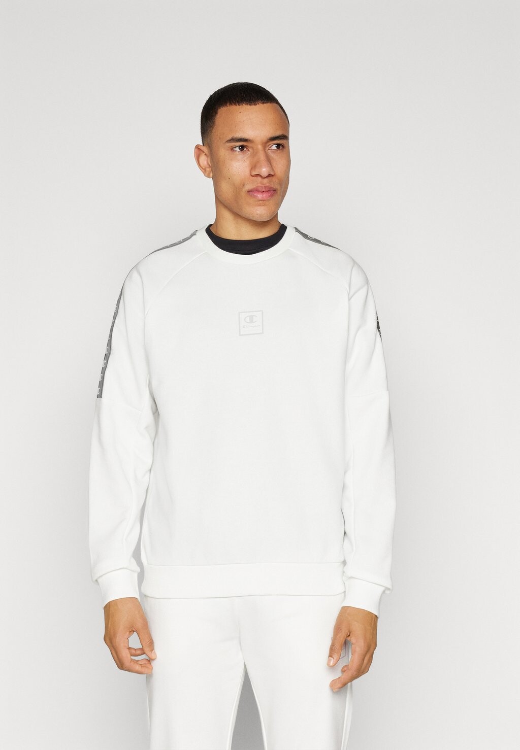 

Толстовка Athleisure Crewneck Champion, цвет light grey