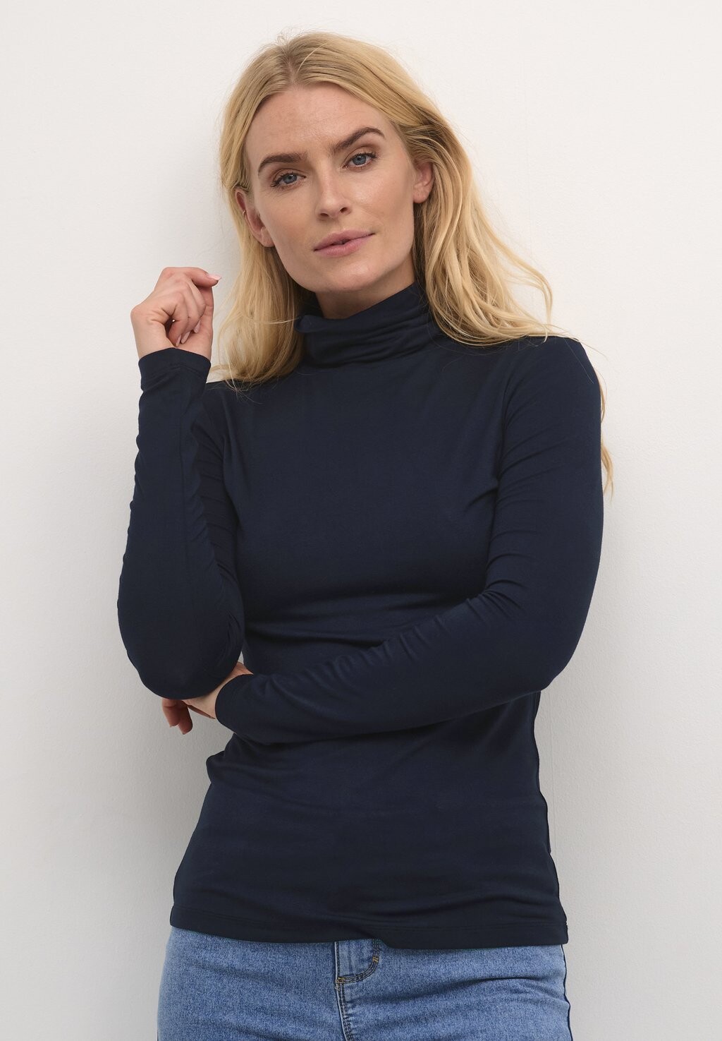 

Футболка с длинным рукавом YOKO ROLLNECK Kaffe, полночь морского цвета