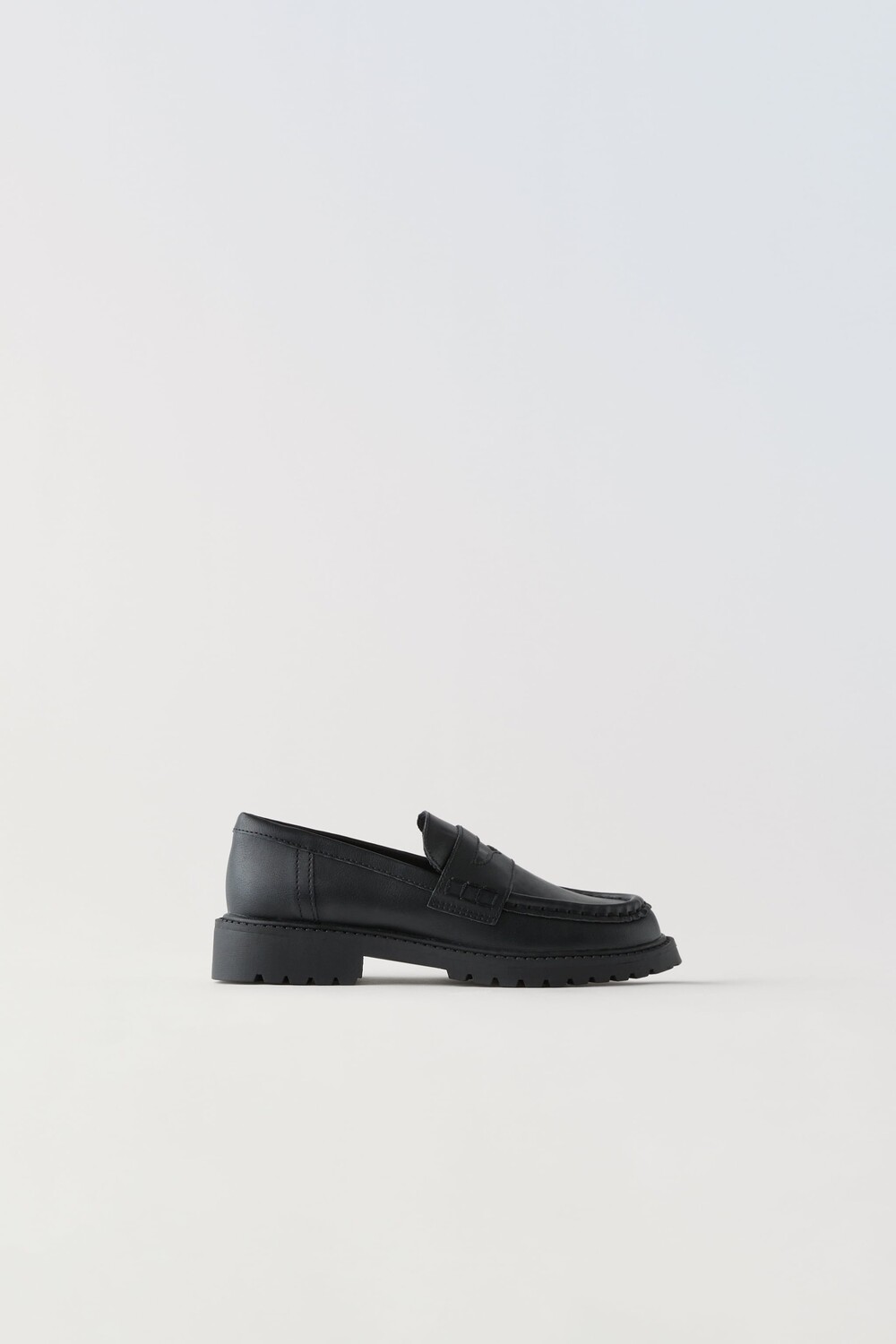 

Лоферы на трекинговой подошве Zara, черный