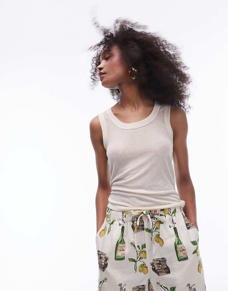 

Topshop Premium Off-White прозрачный топ без рукавов в рубчик