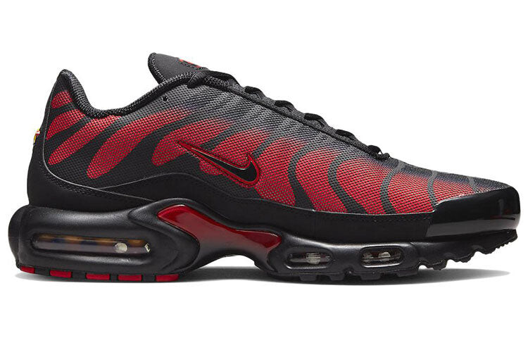 

Кроссовки мужские Nike Air Max Plus Plus, черный / красный