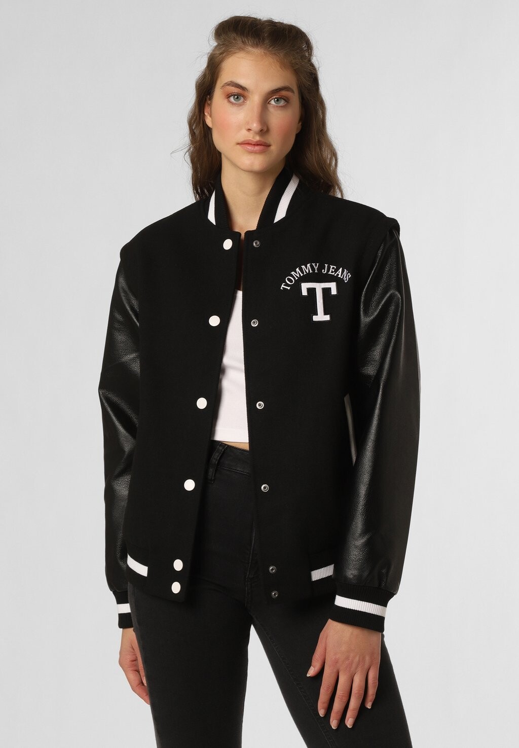 

Куртка Tommy Jeans, черный