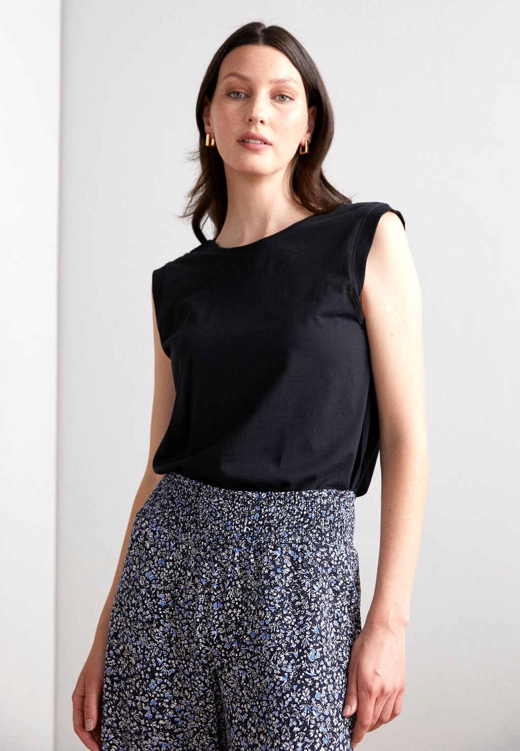 

Футболка Basic Esprit, черный