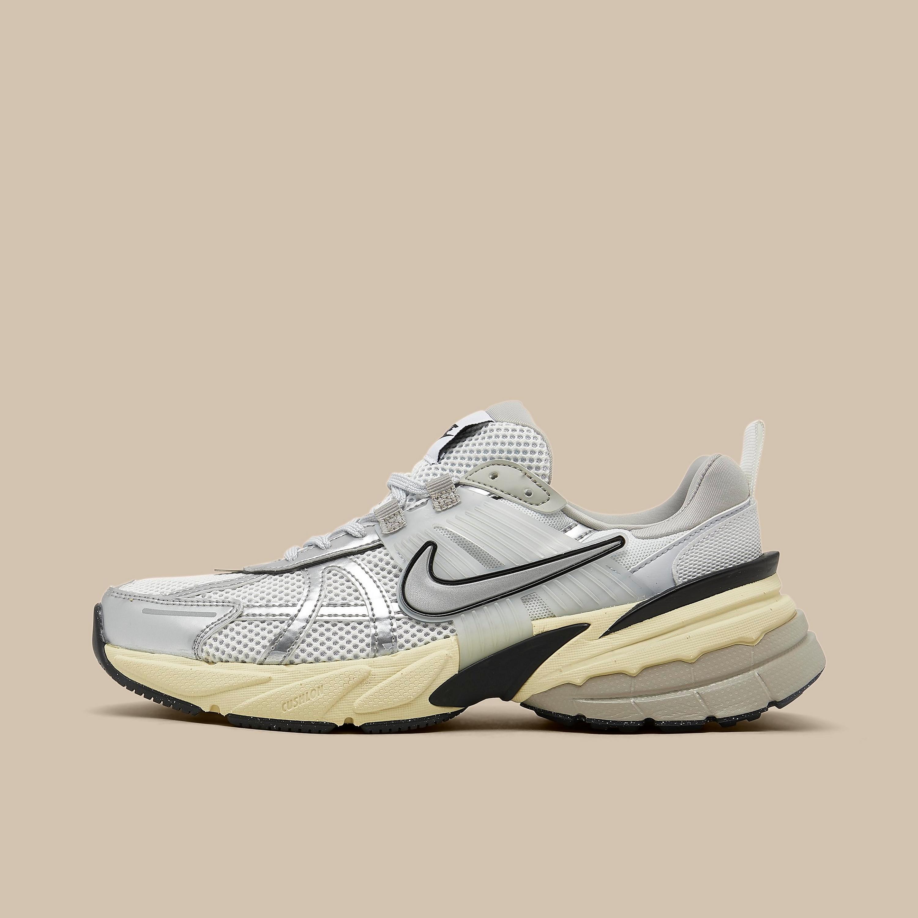 

Женские кроссовки Nike V2K Runtekk, белый