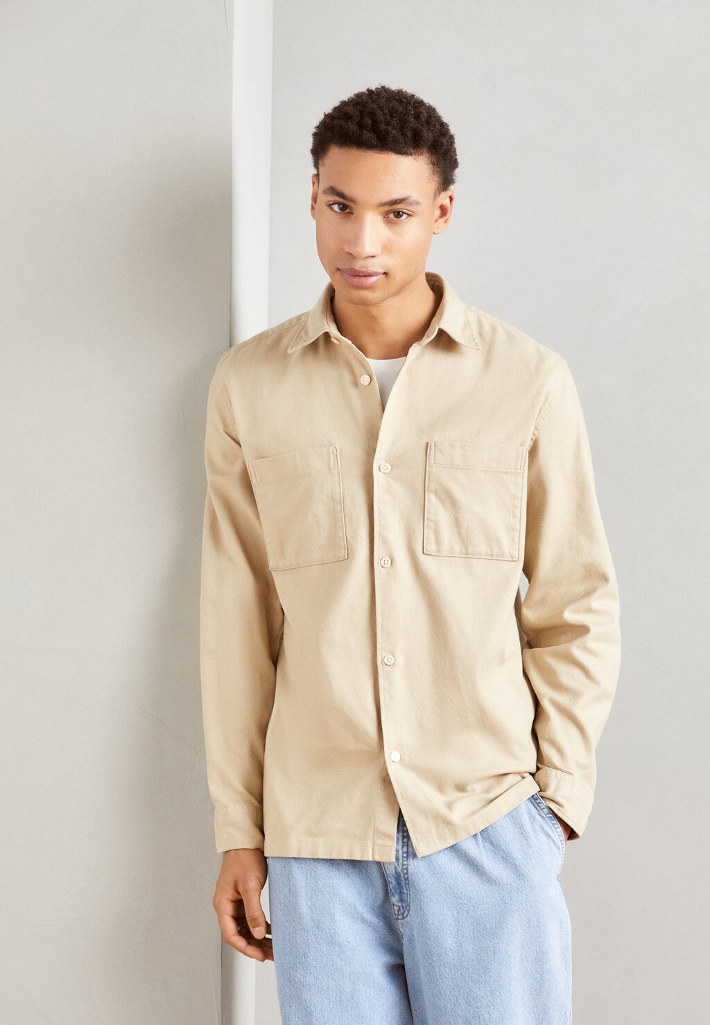

Рубашка KENT COLLAR TWO CHEST POCKETS STRAIGHT HEM WITH SLIT Marc O'Polo, цвет jonesboro cream