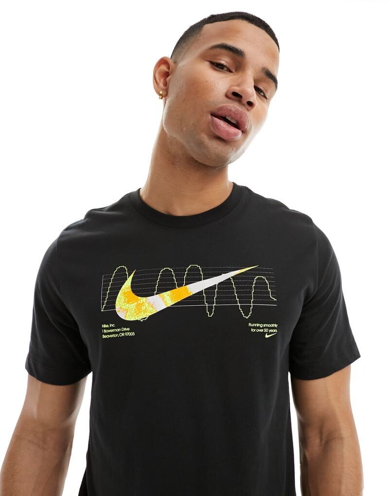

Черная футболка с логотипом Nike Dri-FIT IYKYK