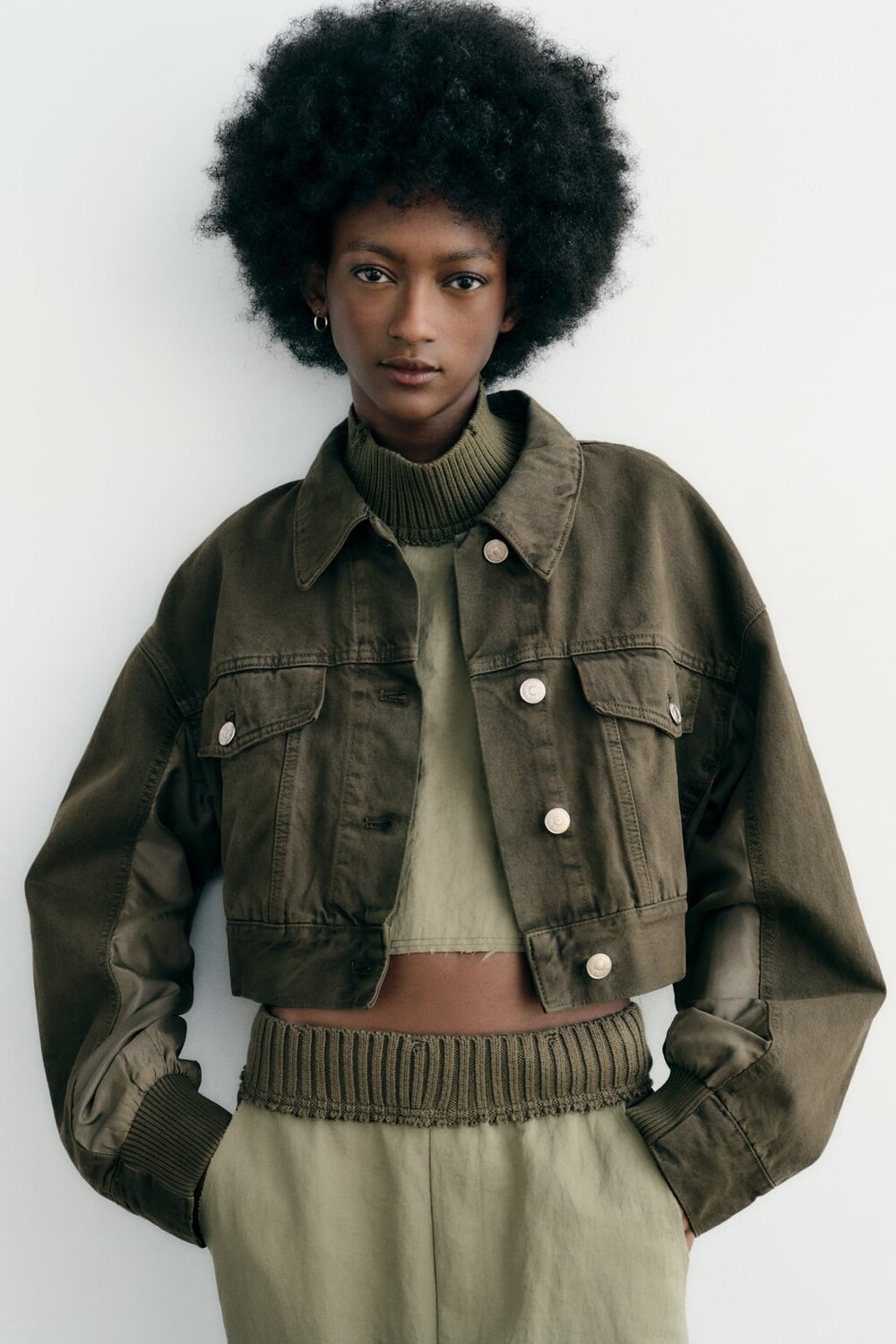 

Укороченная куртка trf в тон ZARA, зеленый