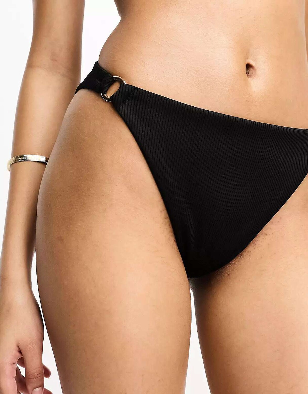 

Черные плавки бикини с завышенной талией и принтом в рубчик Hunkemoller