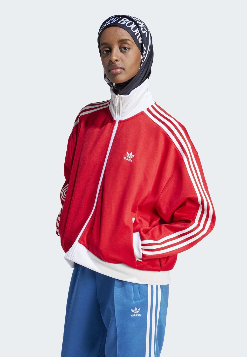 

Тренировочный узор adidas Originals ЦВЕТОВАЯ КЛАССИКА, лучше алый.