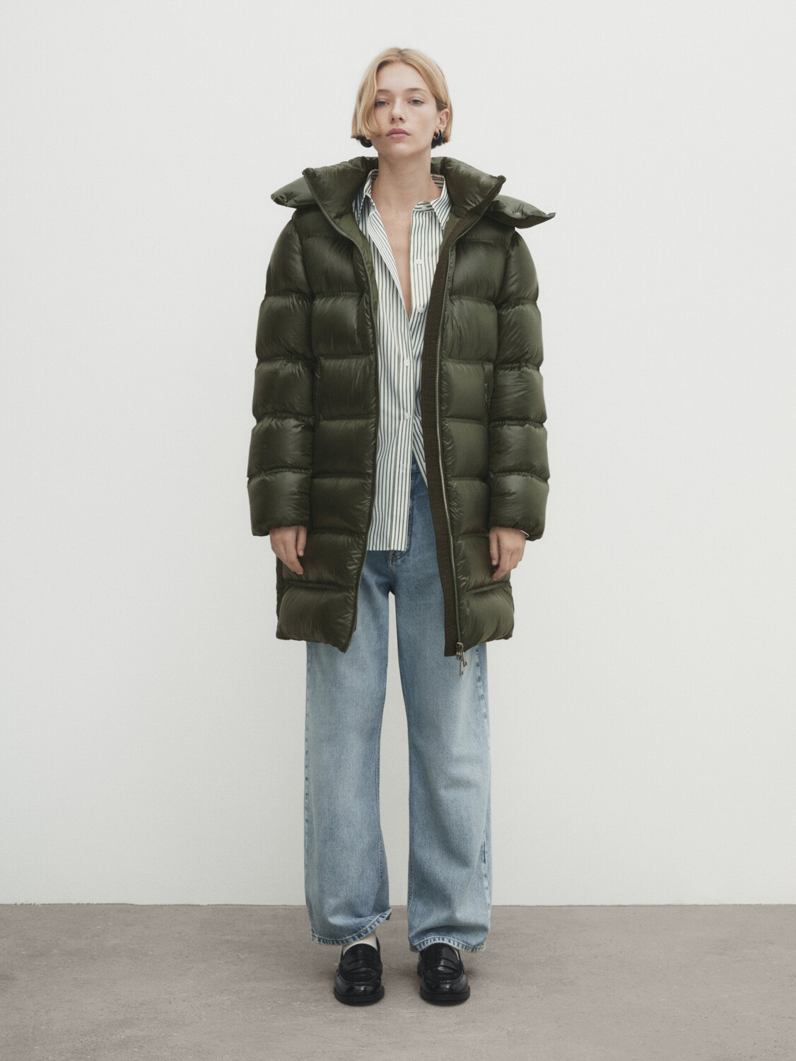 

Длинная куртка с наполнителем из пуха и перо и контрастным капюшоном Massimo Dutti, зеленый