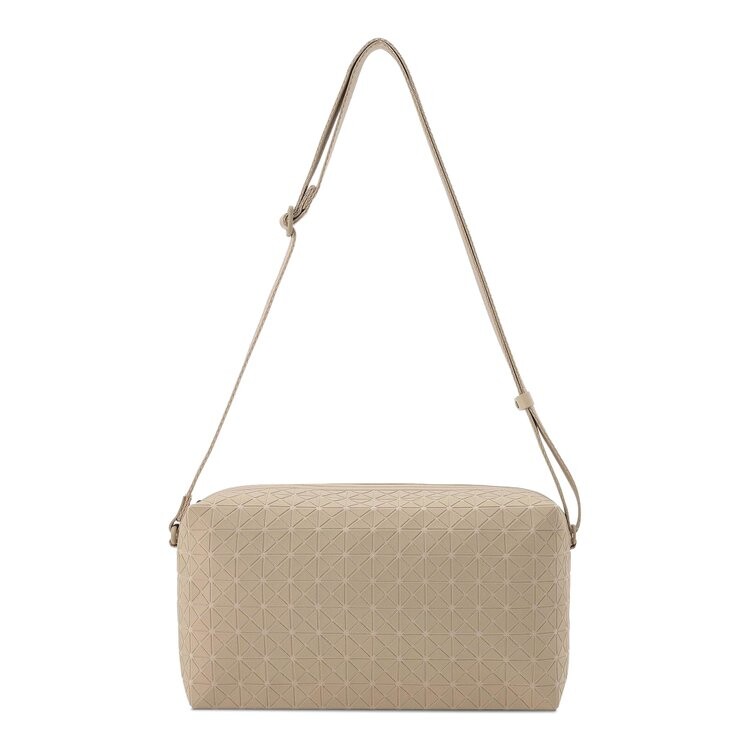 

Сумка Issey Miyake Saddle Crossbody Bag, бежевый