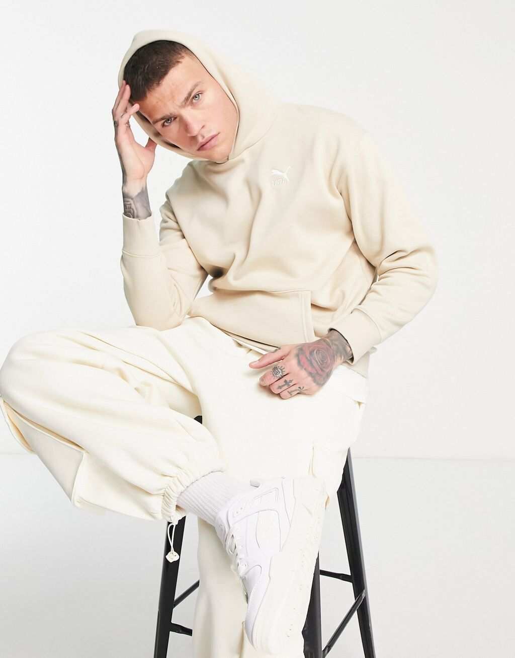 

Худи Puma Classics овсяного цвета с логотипом