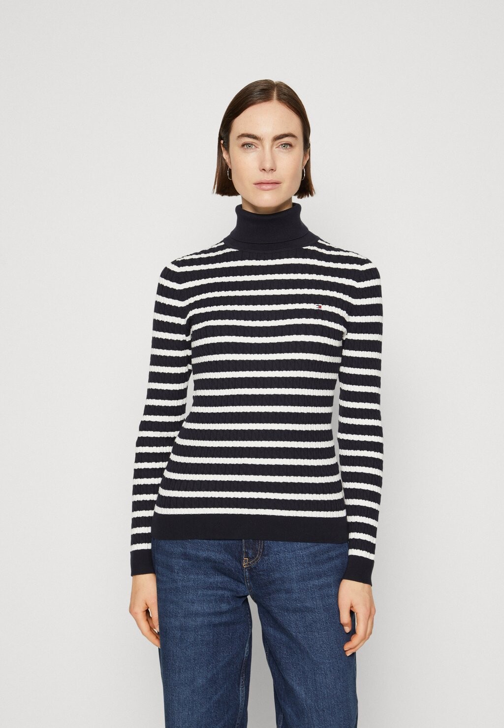 

Свитшот Tommy Hilfiger SKINNY CABLE, цвет desert sky/ ecru